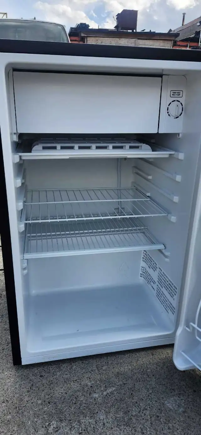 Small fridge chef (w20"/d22"/ h32"). in Refrigerators in Mississauga / Peel Region - Image 7