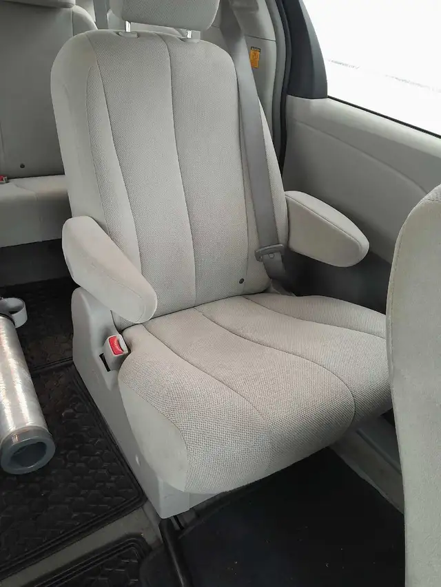 Vente de voiture in Cars & Trucks in West Island - Image 5