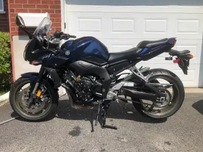 2009 Yamaha FZ1 - FZ1000 Seulement 46 000km 2 pneus neufs - 0 km sur ces pneus Changement d’huile fa...