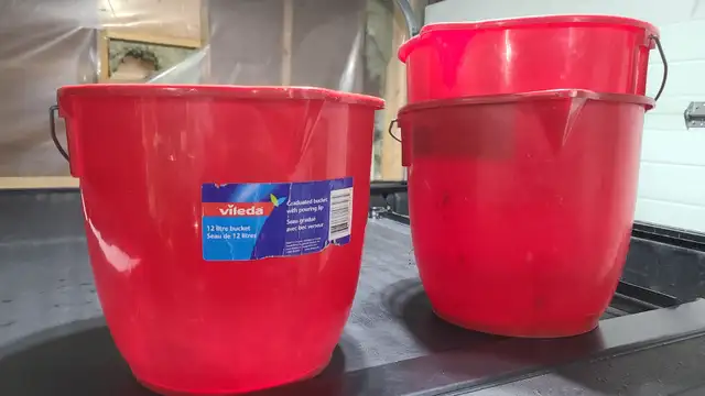 Potting bowls, ceramic, set of 3 for ONLY $10. in Other in Calgary - Image 10