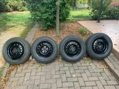 4 pneus blizzak 185-65-15 monter sur Rim acier noir prêt pour hiver un hiver 3.000 kilomètre seuleme...