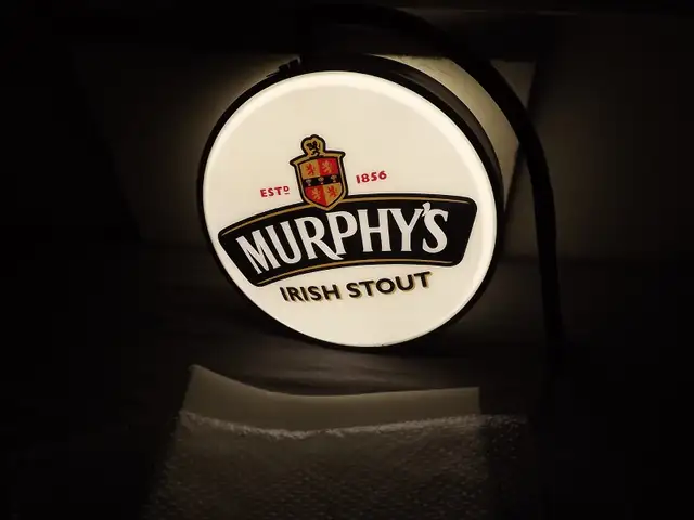MOOSEHEAD ROUND LIGHT - UP SIGN/BAR & PUB SIGN/15 INCH DIAMETER in Arts & Collectibles in City of Toronto - Image 10