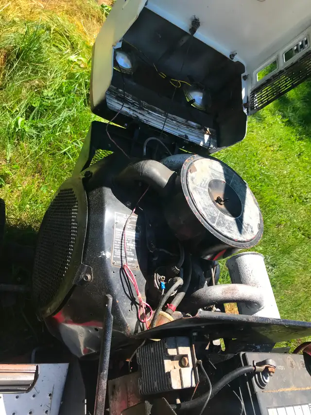 ROPER 18T-832T GARDEN TRACTOR in Lawnmowers & Leaf Blowers in Trenton - Image 5