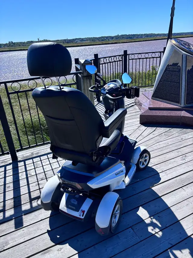 Electric Scooter in Scooters & Pocket Bikes in Moncton - Image 2