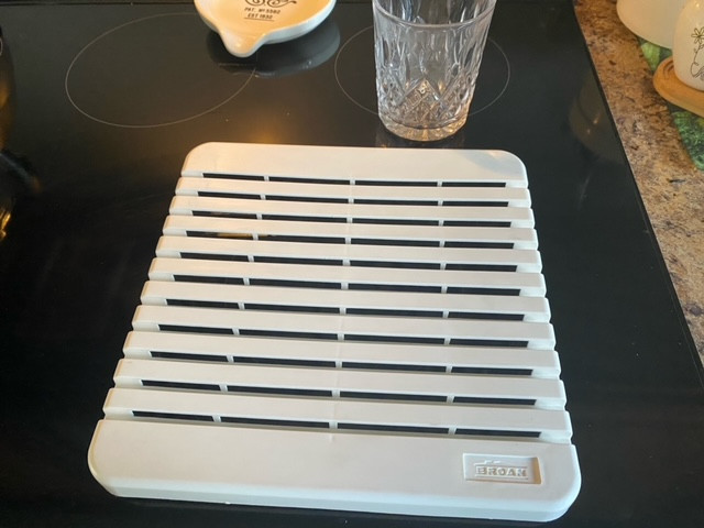 broan ventilator plastic cover in Heating, Cooling & Air in Gatineau