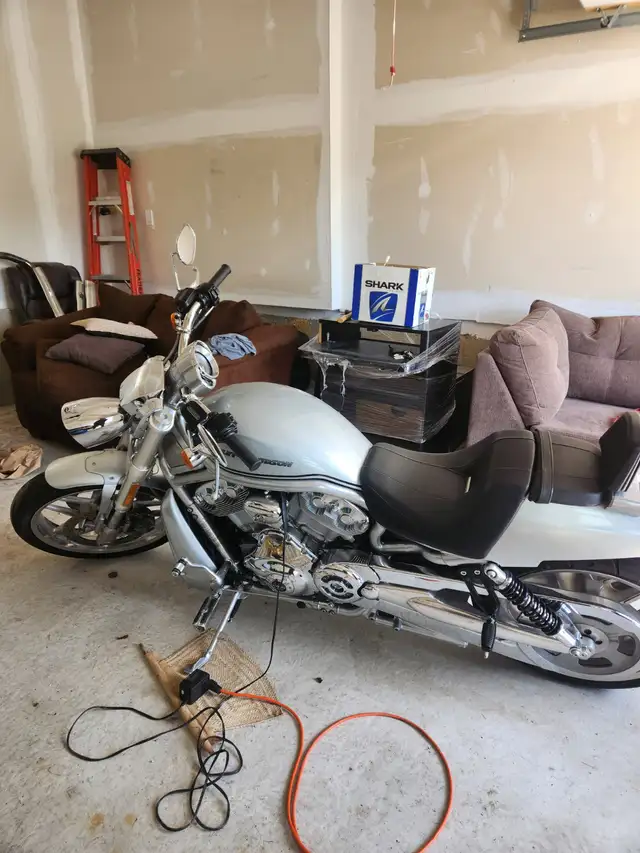 2012 Harley-Davidson V-Rod | 11,000 km | Excellent Condition in Touring in Barrie - Image 3