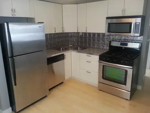 DO YOU WANT TO BE: • Walking distance to ETS • Super close to Millcreek Ravine DO YOU NEED QUICK ACC...
