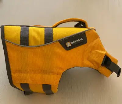 New, never used, Yellow Ruffwear XS dog lifejacket. Great for hiking/ camping /fishing/ boating trip...