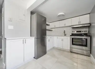 Private 2BD/1BA Apartment Walkerville