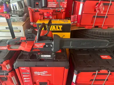 Milwaukee M18 Fuel 20-Inch Dual Battery Chainsaw, View more