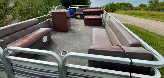 REDUCED: 1988 21’ Ercoa Pontoon with 1978 55HP on a 30’ flatbed in Powerboats & Motorboats in Regina - Image 4