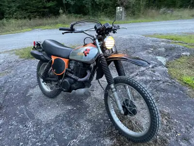 No dents in the tank but does have some paint rub on the top of the tank from a bag. Runs well. Come...
