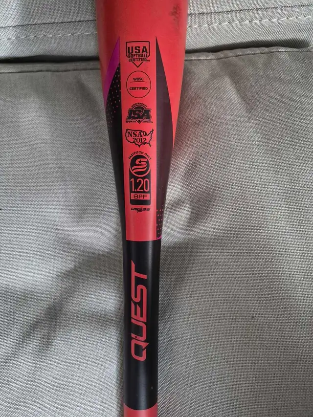 Louisville Quest Softball Bat in Baseball & Softball in North Bay - Image 3