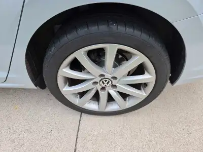 These are jetta comfortline 18 inches alloy wheels and Michelin sports tires with good tread on it....