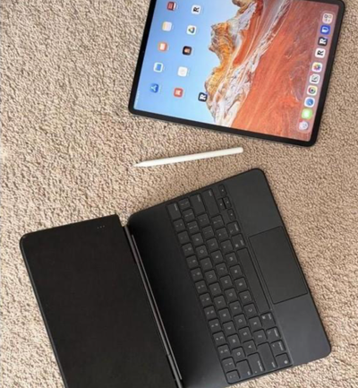 Grand iPad Pro (12,9po) 4e génération inclu : Apple Pencil et clavier Apple (le meilleur sur le marc...