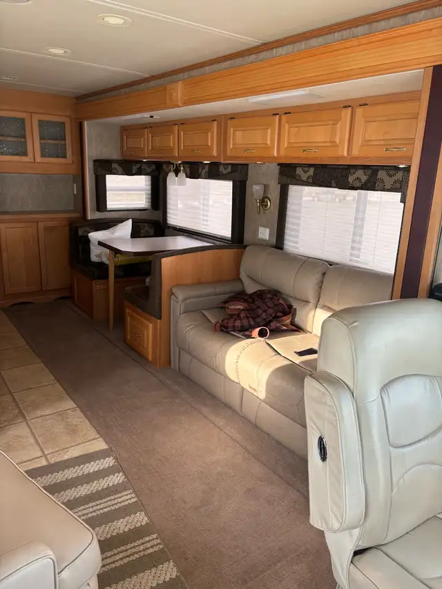 2006 Monaco Holiday Rambler in RVs & Motorhomes in Red Deer - Image 6