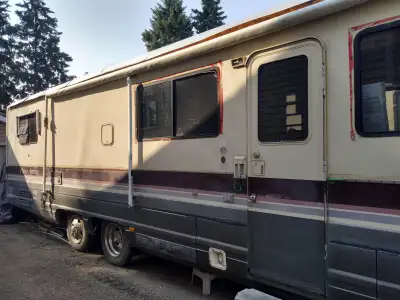 $3,000.00 OBO = PRIVATE SALE- No GST. = CLASS A, Your Home away from Home, 1989 Pace Arrow P30 model...