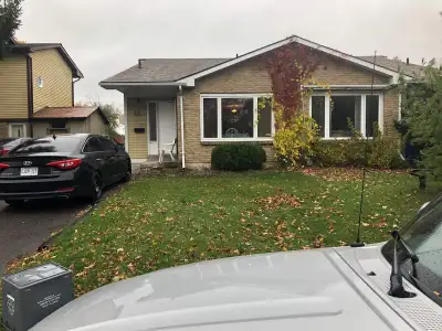 Super condition rooms for rent St. Lawrence/West Queens