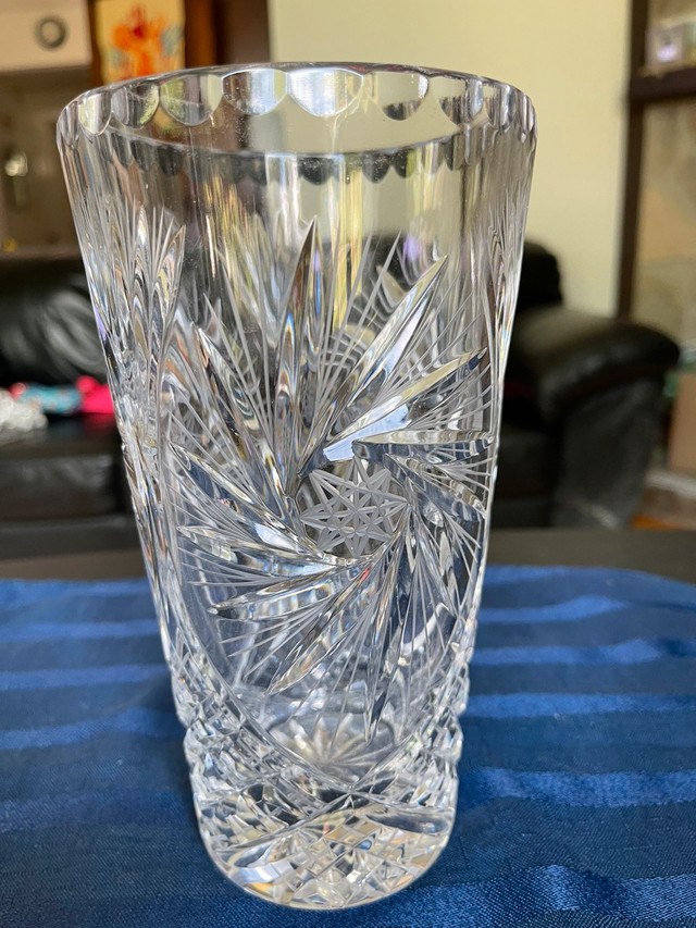 Pinwheel Crystal vase  in Home Décor & Accents in Mississauga / Peel Region - Image 2