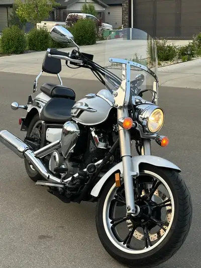 2013 Yamaha V Star XVS950 All original, bought new in 2016 at Riverside Yamaha Edmonton. New tires,...