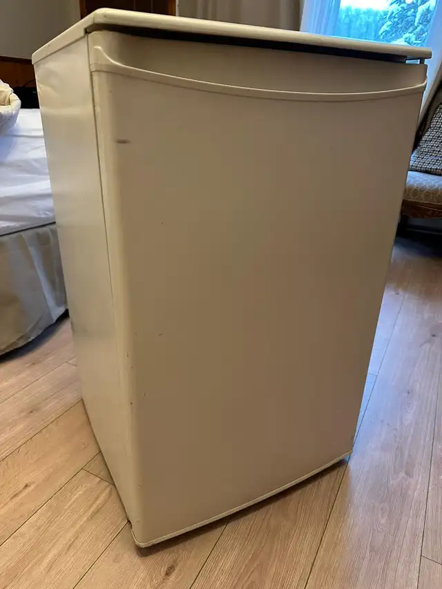 petit frigo / small fridge  in Refrigerators in Laurentides - Image 5