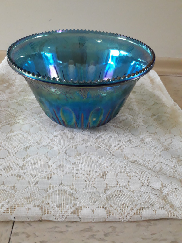 VINTAGE BLUE CARNIVAL GLASS PUNCH BOWL SET - COMPLETE in Arts & Collectibles in Guelph