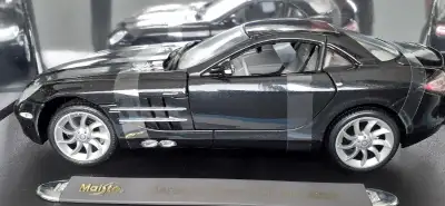 Mercedes-Benz SLR McLaren 1:18 Scale Diecast Model Car by Maisto Premier Edition! • Brand new Comes...