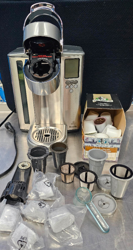 CAFETIÈRE STAINLESS BREVILE KEURIG BKC600XL AVEC ACCESSOIRES dans Machines à café  à Lanaudière