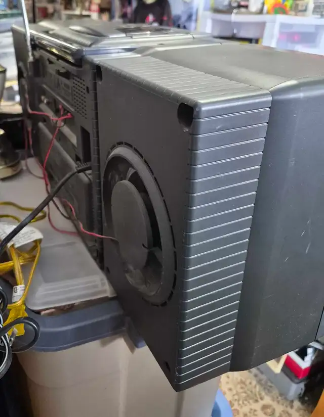 GE Stereo System in Stereo Systems & Home Theatre in Calgary - Image 3