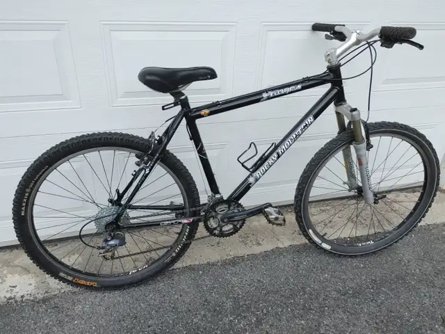Rocky mountain elevation Aluminum bicycle (19.5" frame) in Mountain in Ottawa - Image 2