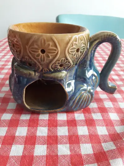 This adorable elephant diffuser is turquoise blue & golden brown in color. Pour water into bowl & ad...