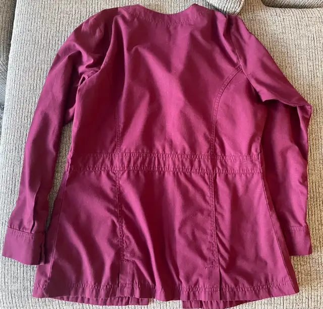 Scrub Jacket in Other in Edmonton - Image 4