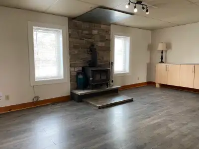 Charming 19th century Breslau Farmhouse for rent. Centrally located 15 mins drive to Kitchener-Water...