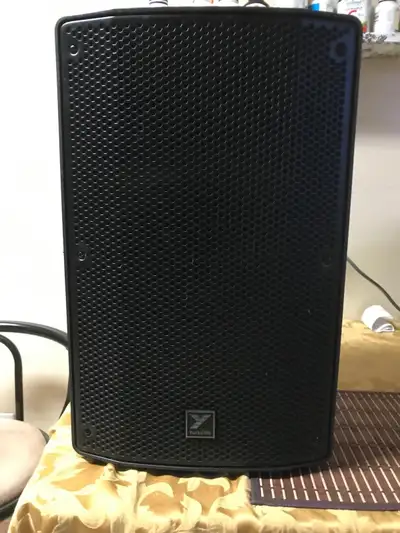 Selling my Yorkville YXL 10 P Speaker, Due to an emergency, 100% functional. 1000 watts ! WhatsApp 4...