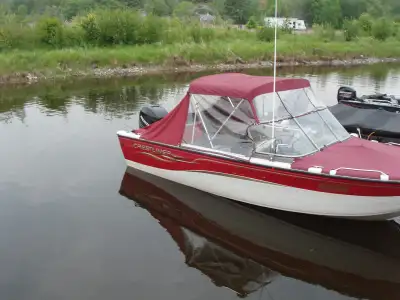 2005 Crestliner 2150 Sportfish is a 22-foot, aluminum fishing and sport boat designed for both fishi...