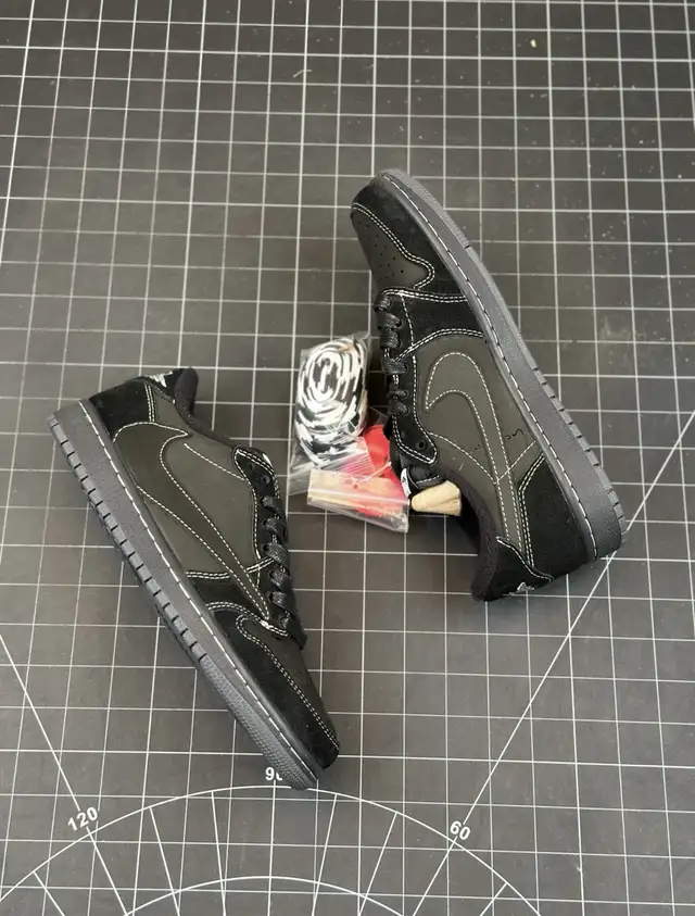 Jordan 1 Retro Low SP Travis Scott Black Phantom  in Men's Shoes in Mississauga / Peel Region - Image 9