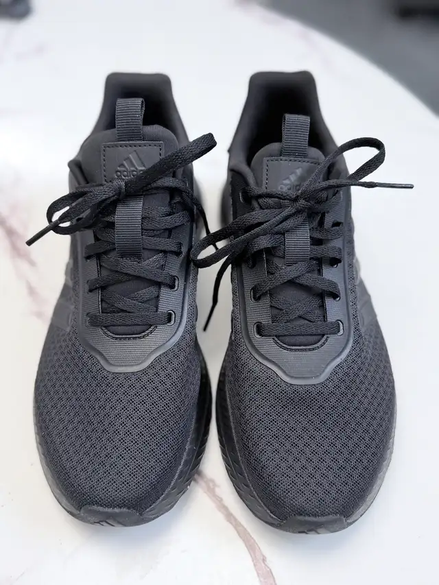 Adidas Runfalcon Mens 7 Womens 8 in Men's Shoes in Calgary - Image 3