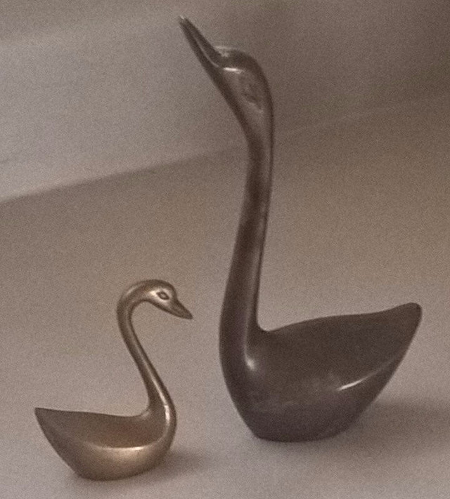 Vintage Decorative Collectible Solid Brass Swan Figurines in Arts & Collectibles in Oshawa / Durham Region - Image 2