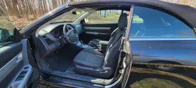 Véhicule en excellente condition. Rapport Carfax et fiche d'entretien disponible lors de la visite e...