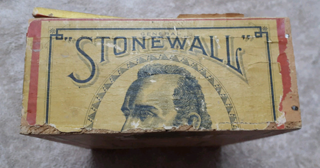 Stonewall Jackson Cigar Box 50 in Arts & Collectibles in Leamington - Image 4