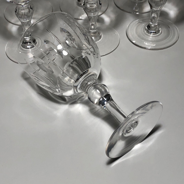 8 Vintage Stuart Crystal Wine Glasses Hampshire Ex in Arts & Collectibles in La Ronge - Image 2