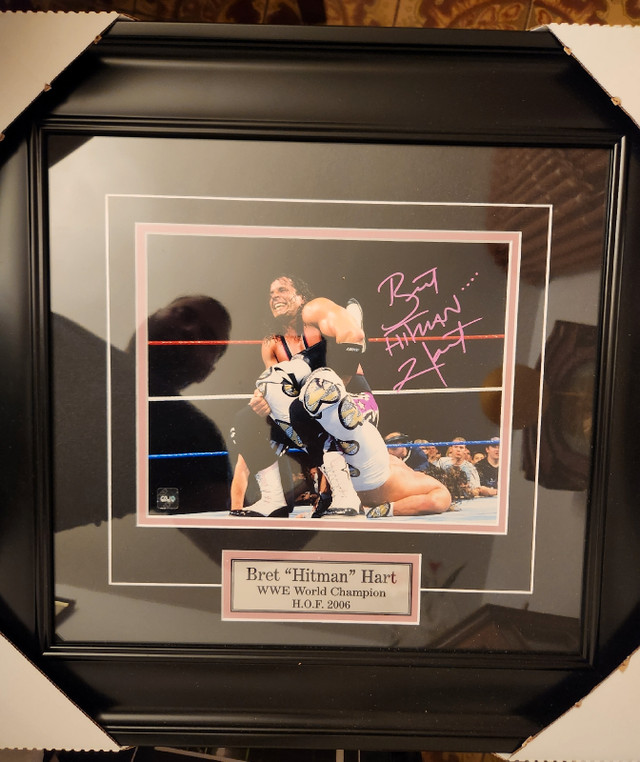 WWE WWF WCW BRET HITMAN HART AUTOGRAPHED 8X10 PHOTO  in Arts & Collectibles in City of Toronto