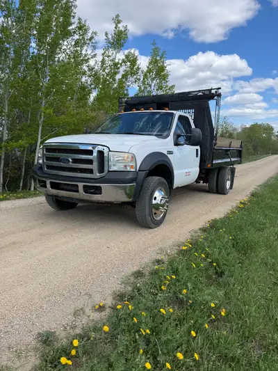 2005 ford f550 dump truck with the 6.0 power stroke with 245,000k truck has 4x4 and is in really goo...