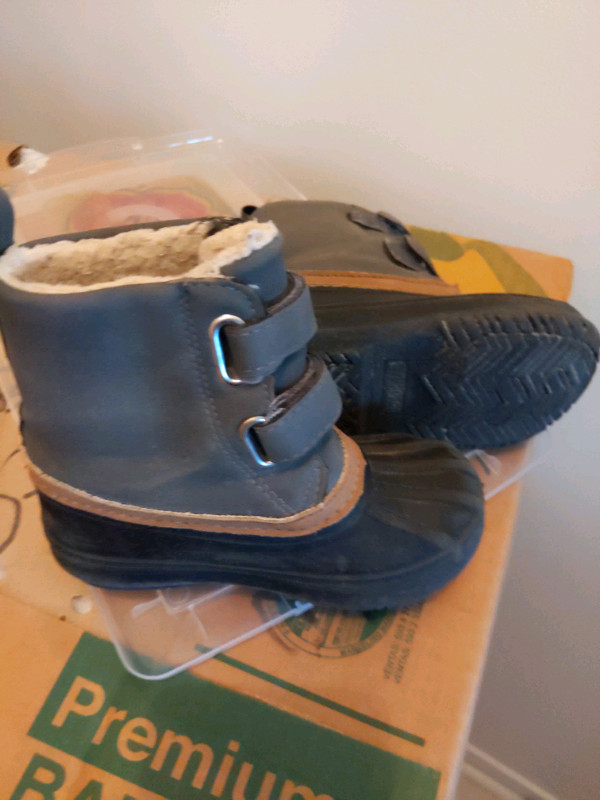 Toddler size 6 winter boots in Clothing - 12-18 Months in City of Toronto