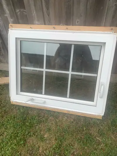 I have three vinal windows sinse is 24X32,24X36,24X48 .price is 120 for one or 300 for three This pr...