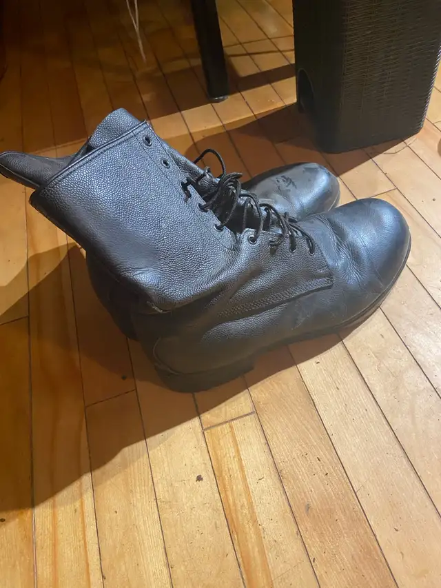 bottes dhiver in Men's Shoes in Laval / North Shore - Image 5