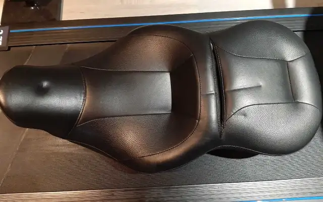 Harley Davidson Seat in Motorcycle Parts & Accessories in Ottawa - Image 3