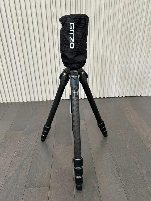New Gitzo GT2542 Mountaineer Tripod with GH3382QD Ballhead Kit in Cameras & Camcorders in Mississauga / Peel Region - Image 9