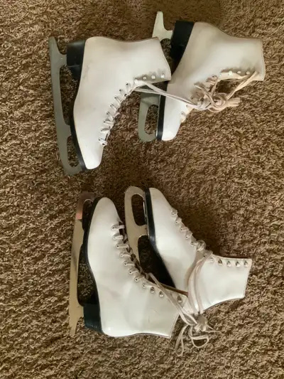 Lady figure skates, size 24.5 cm or 8., View more