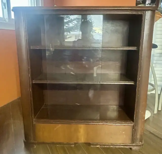 Vintage Wooden Display Cabinet in Hutches & Display Cabinets in Calgary - Image 2